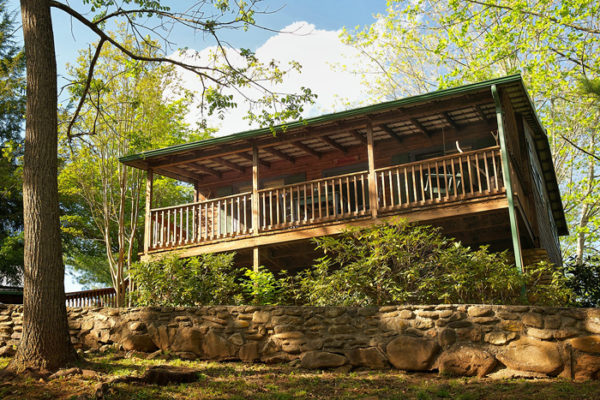 hummingbird-cabin-exterior